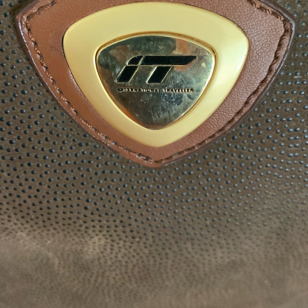IT Luggage Brown Vintage Travel Bag with Leather/Suede Accents Vintage - Picture 4 of 14